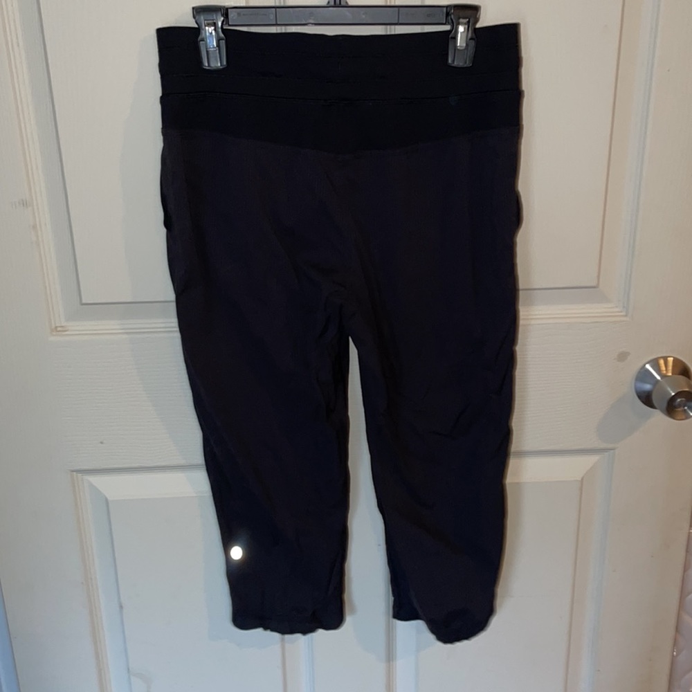 - Lululemon Capri pants - Picture 3 of 5